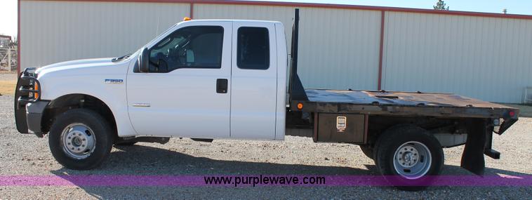 image for item H1683 2006 Ford F350 Super Duty SuperCab utility truck
