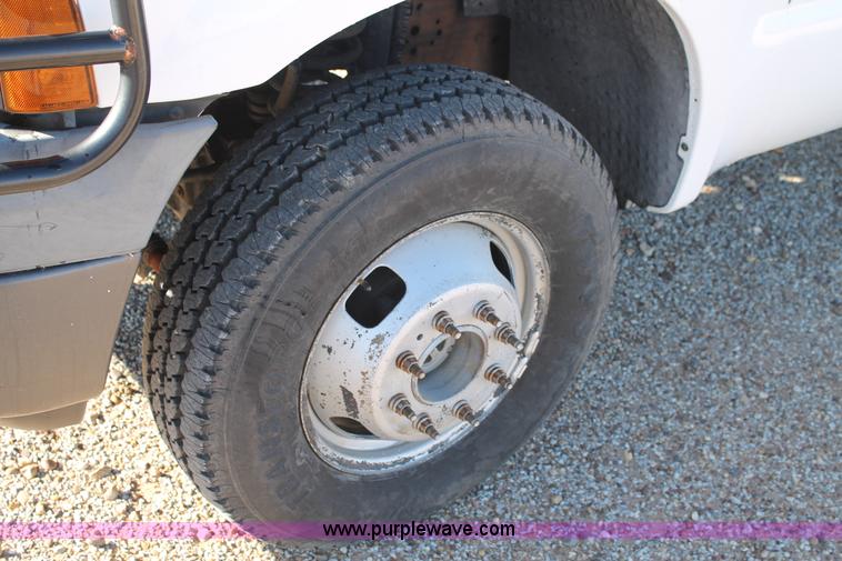 image for item H1683 2006 Ford F350 Super Duty SuperCab utility truck