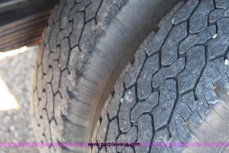 image for item H1683 2006 Ford F350 Super Duty SuperCab utility truck