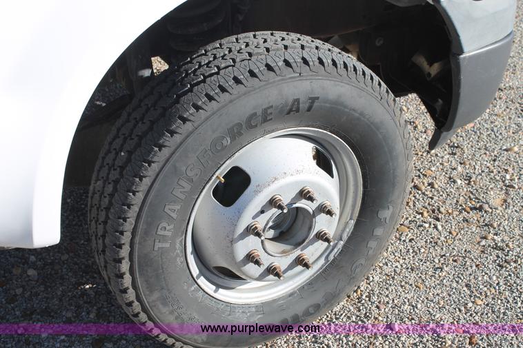 image for item H1683 2006 Ford F350 Super Duty SuperCab utility truck