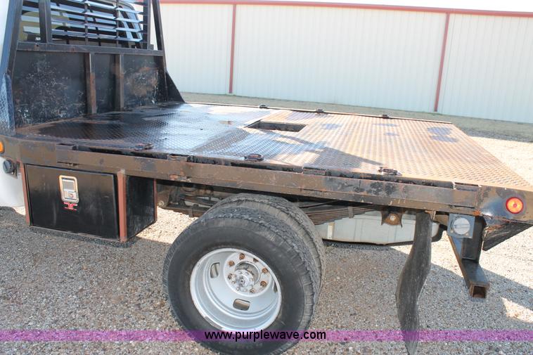 image for item H1683 2006 Ford F350 Super Duty SuperCab utility truck