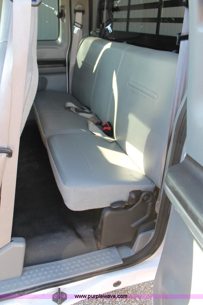 image for item H1683 2006 Ford F350 Super Duty SuperCab utility truck