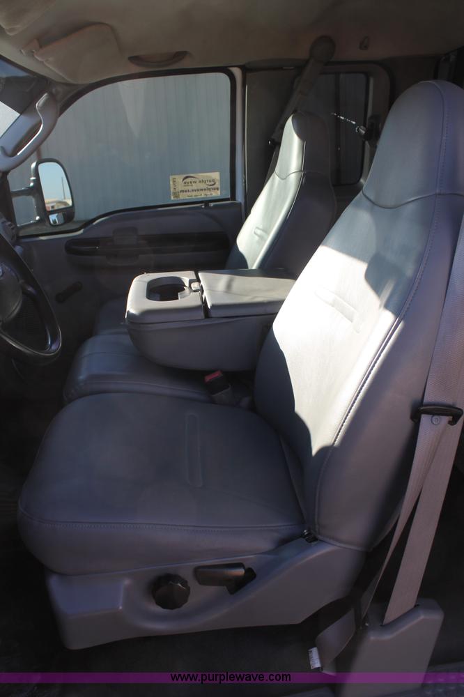 image for item H1683 2006 Ford F350 Super Duty SuperCab utility truck