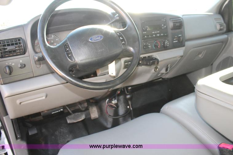 image for item H1683 2006 Ford F350 Super Duty SuperCab utility truck