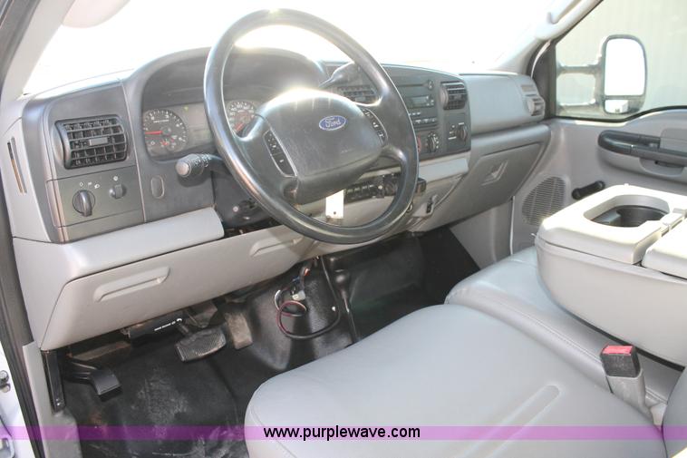 image for item H1683 2006 Ford F350 Super Duty SuperCab utility truck