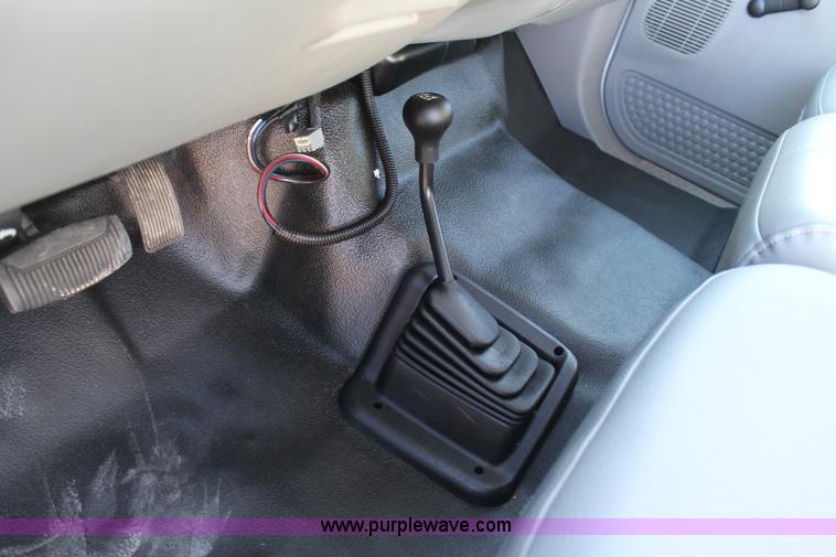 image for item H1683 2006 Ford F350 Super Duty SuperCab utility truck