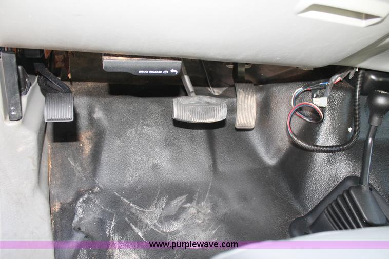 image for item H1683 2006 Ford F350 Super Duty SuperCab utility truck