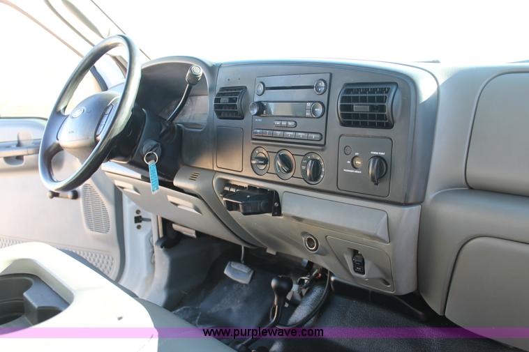 image for item H1683 2006 Ford F350 Super Duty SuperCab utility truck