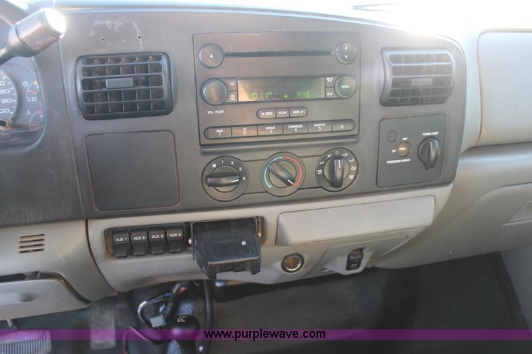 image for item H1683 2006 Ford F350 Super Duty SuperCab utility truck