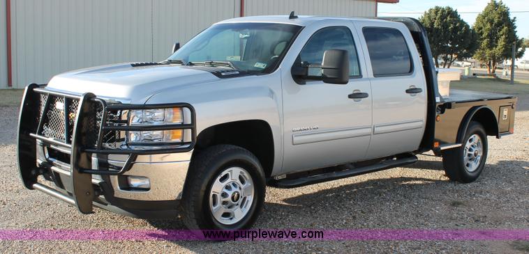 image for item H1692 2011 Chevrolet Silverado 2500HD LT flatbed truck