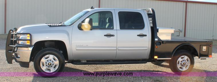 image for item H1692 2011 Chevrolet Silverado 2500HD LT flatbed truck
