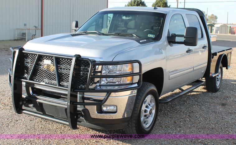 image for item H1692 2011 Chevrolet Silverado 2500HD LT flatbed truck