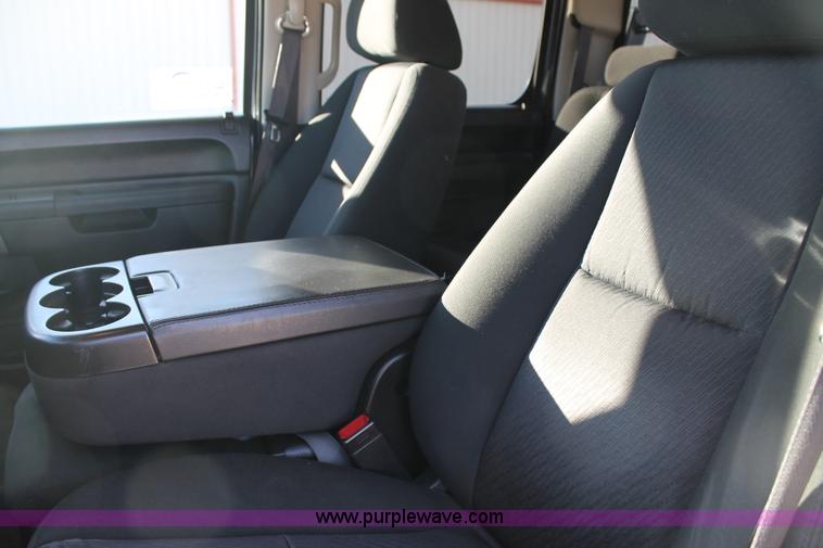 image for item H1692 2011 Chevrolet Silverado 2500HD LT flatbed truck