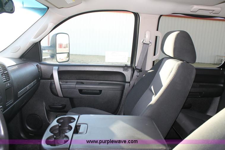 image for item H1692 2011 Chevrolet Silverado 2500HD LT flatbed truck