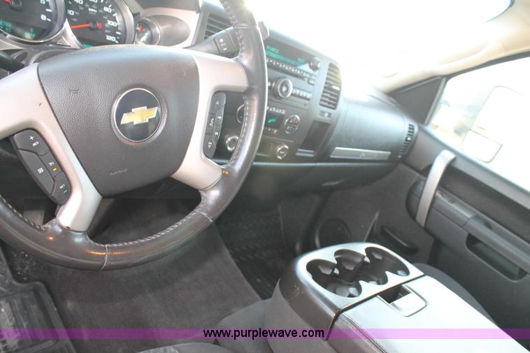 image for item H1692 2011 Chevrolet Silverado 2500HD LT flatbed truck