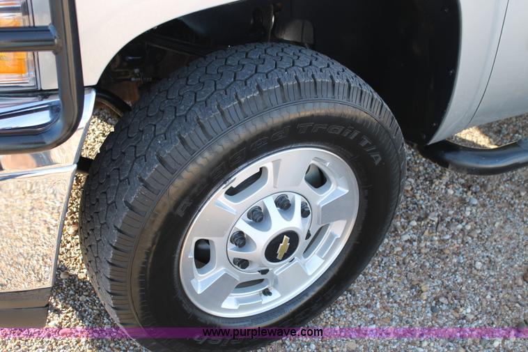 image for item H1692 2011 Chevrolet Silverado 2500HD LT flatbed truck