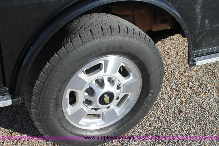 image for item H1692 2011 Chevrolet Silverado 2500HD LT flatbed truck