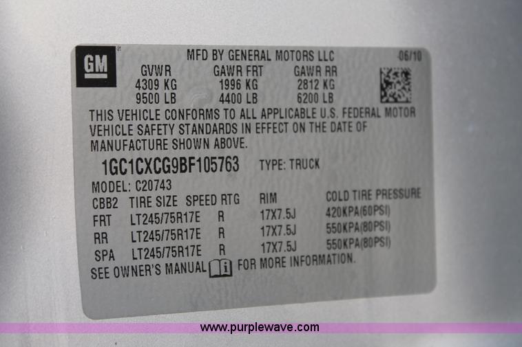 image for item H1692 2011 Chevrolet Silverado 2500HD LT flatbed truck