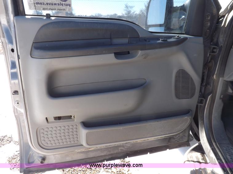 image for item H1906 2004 Ford F350 Super Duty XLT utility truck