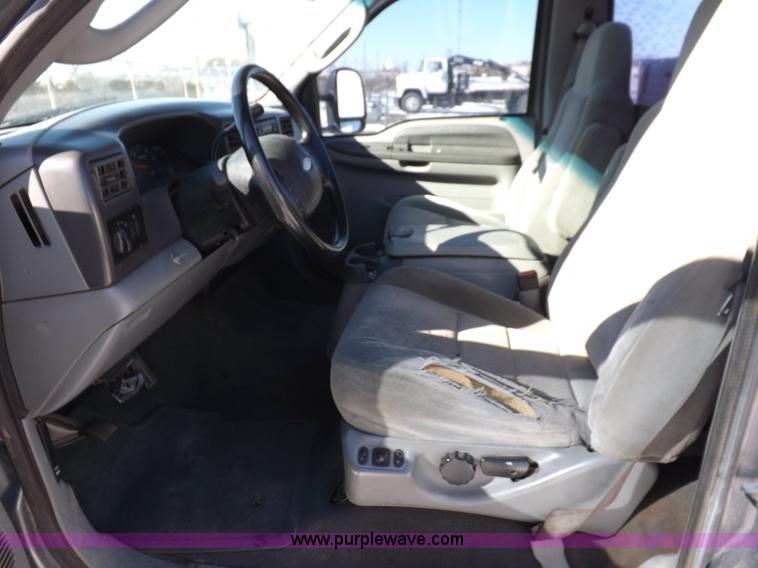 image for item H1906 2004 Ford F350 Super Duty XLT utility truck