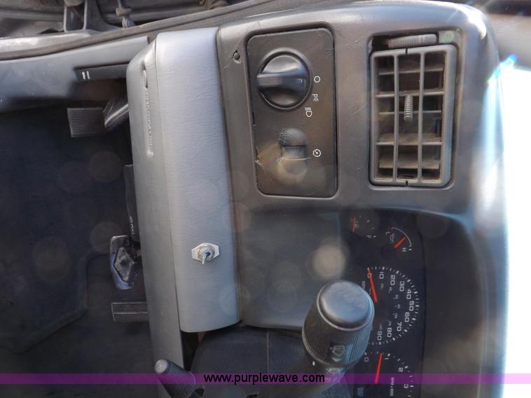 image for item H1906 2004 Ford F350 Super Duty XLT utility truck