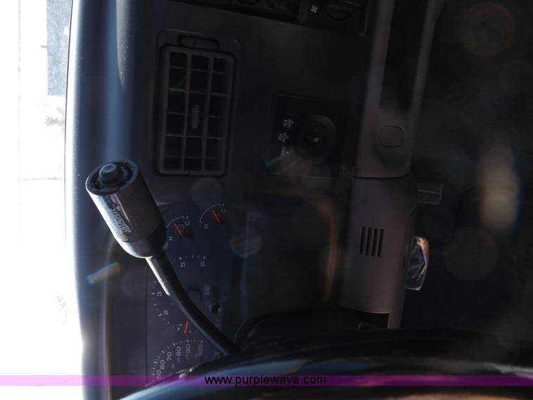 image for item H1906 2004 Ford F350 Super Duty XLT utility truck