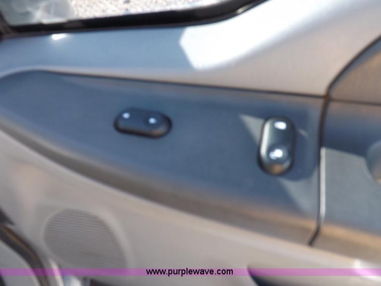 image for item H1906 2004 Ford F350 Super Duty XLT utility truck