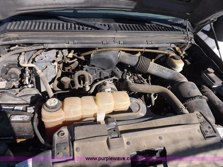 image for item H1906 2004 Ford F350 Super Duty XLT utility truck