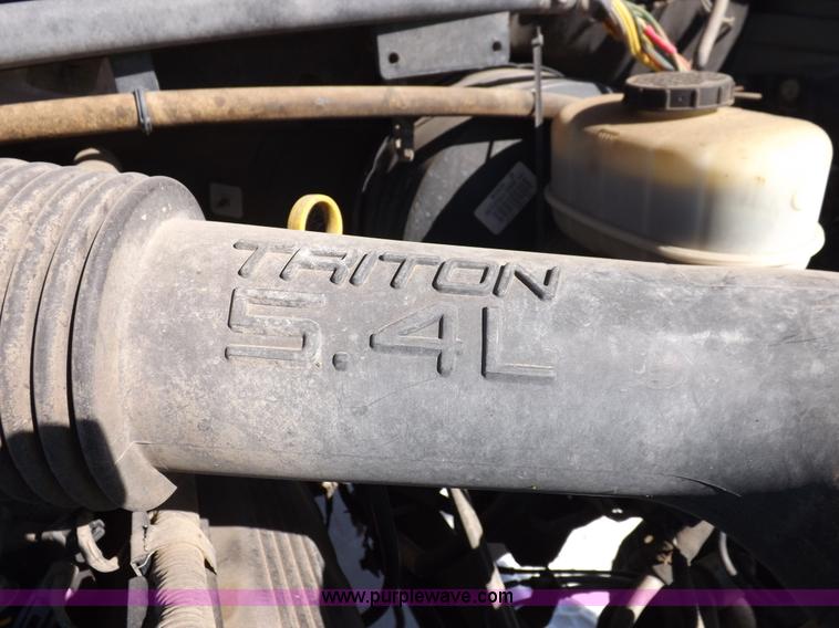 image for item H1906 2004 Ford F350 Super Duty XLT utility truck