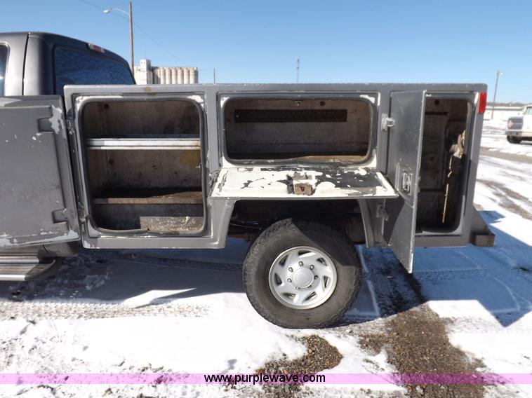 image for item H1906 2004 Ford F350 Super Duty XLT utility truck