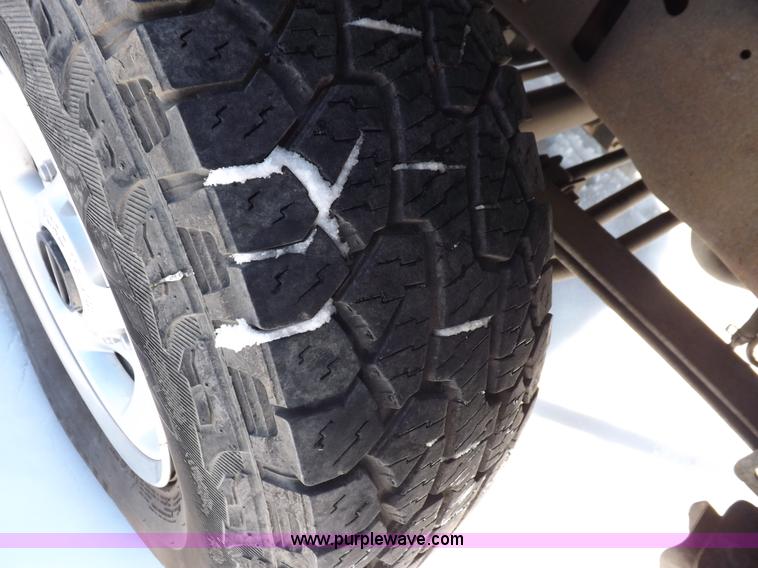 image for item H1906 2004 Ford F350 Super Duty XLT utility truck