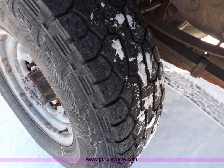 image for item H1906 2004 Ford F350 Super Duty XLT utility truck