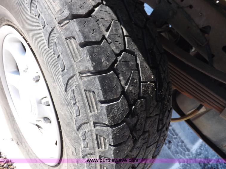 image for item H1906 2004 Ford F350 Super Duty XLT utility truck