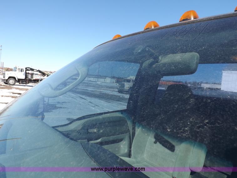 image for item H1906 2004 Ford F350 Super Duty XLT utility truck