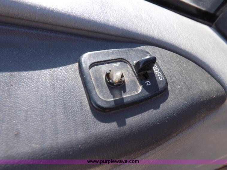 image for item H1906 2004 Ford F350 Super Duty XLT utility truck