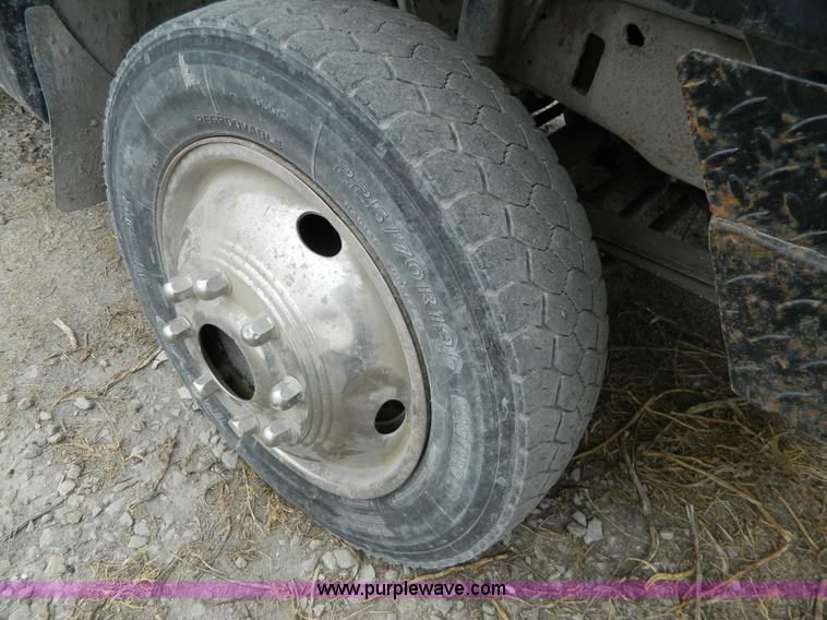 image for item H2315 2000 Ford F450 Super Duty flatbed pickup truck