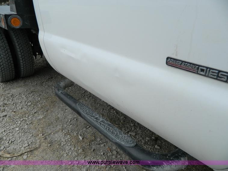 image for item H2315 2000 Ford F450 Super Duty flatbed pickup truck