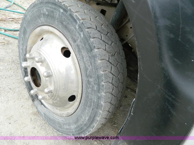 image for item H2315 2000 Ford F450 Super Duty flatbed pickup truck