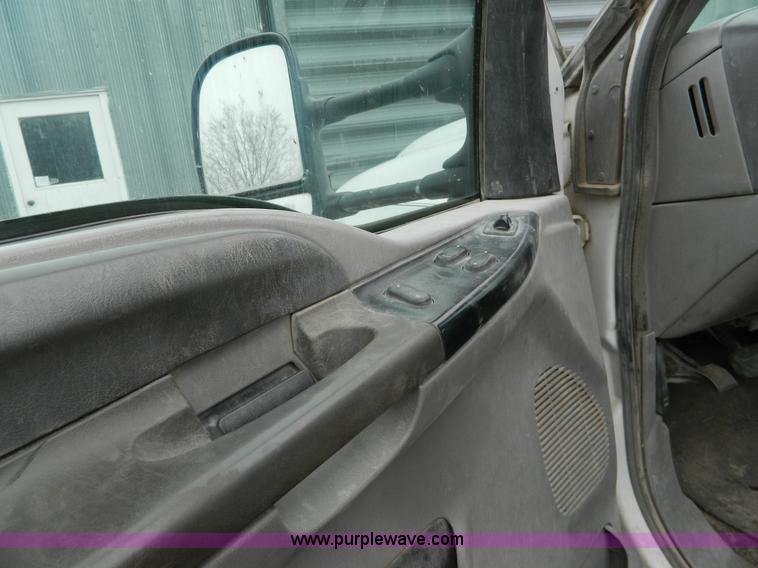 image for item H2315 2000 Ford F450 Super Duty flatbed pickup truck