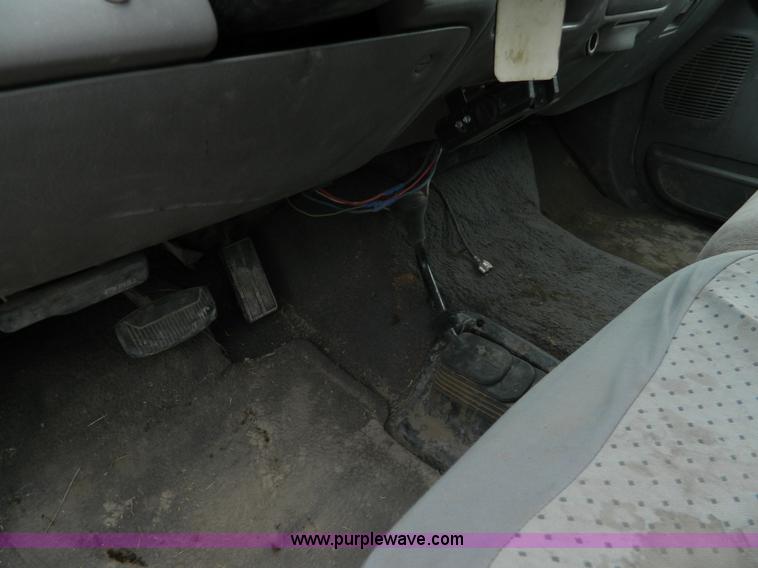 image for item H2315 2000 Ford F450 Super Duty flatbed pickup truck