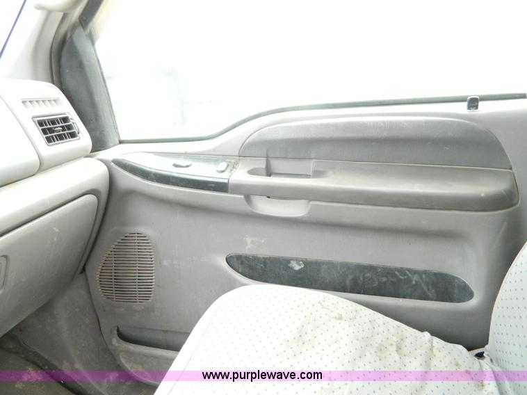 image for item H2315 2000 Ford F450 Super Duty flatbed pickup truck