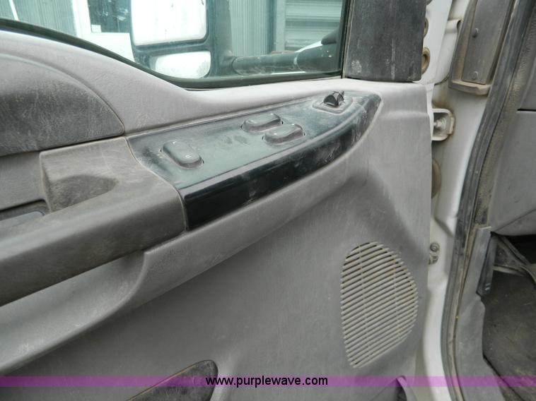 image for item H2315 2000 Ford F450 Super Duty flatbed pickup truck