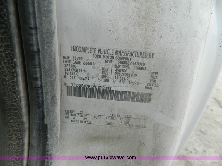 image for item H2315 2000 Ford F450 Super Duty flatbed pickup truck