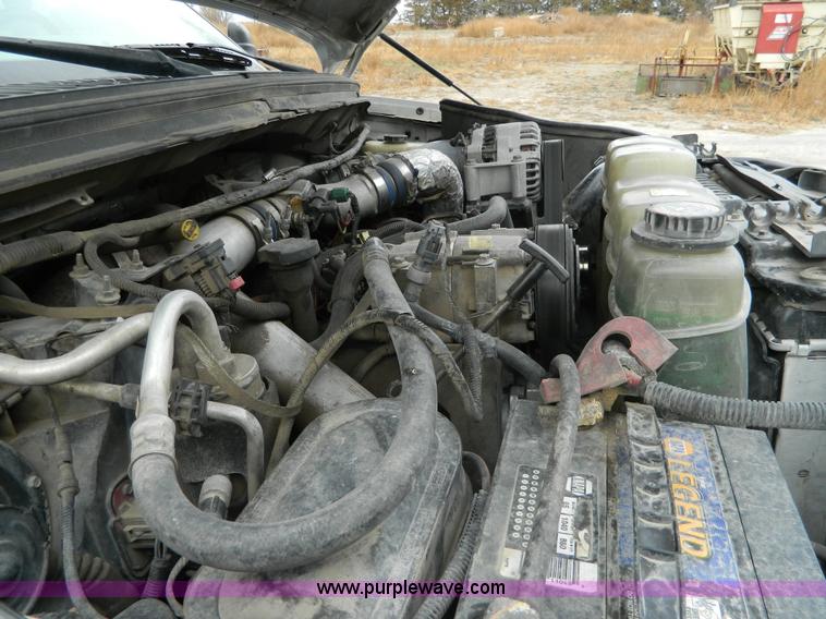 image for item H2315 2000 Ford F450 Super Duty flatbed pickup truck