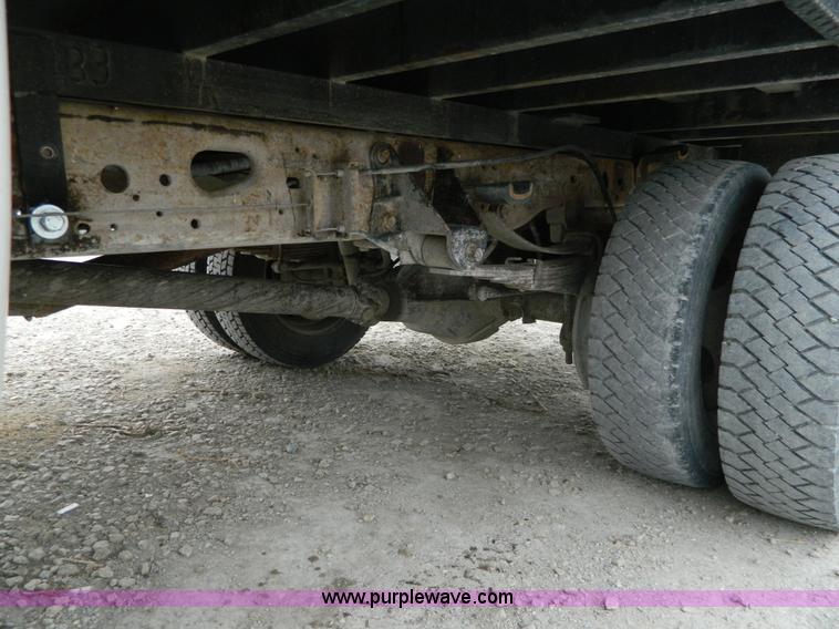 image for item H2315 2000 Ford F450 Super Duty flatbed pickup truck