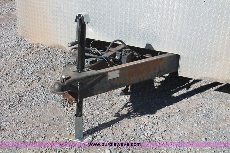 image for item H5511 2000 Continental enclosed cargo trailer
