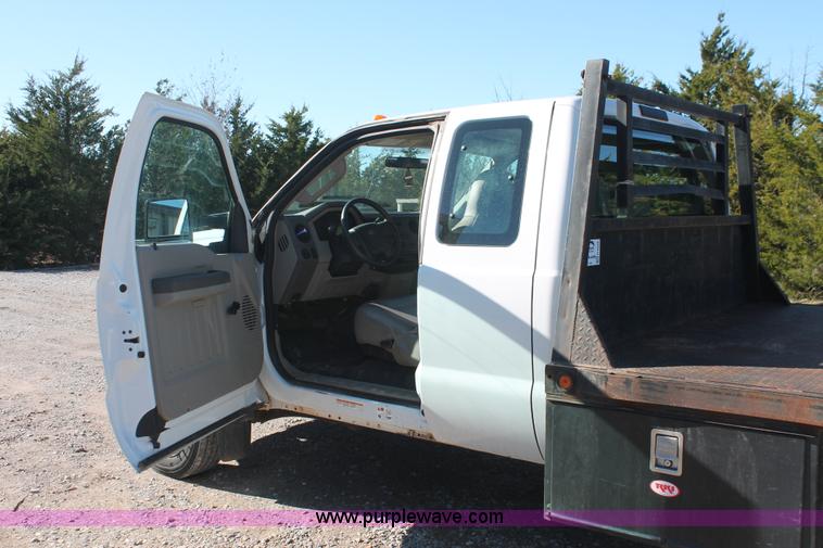 image for item H5520 2008 Ford F450 Super Duty XL SuperCab flatbed truck