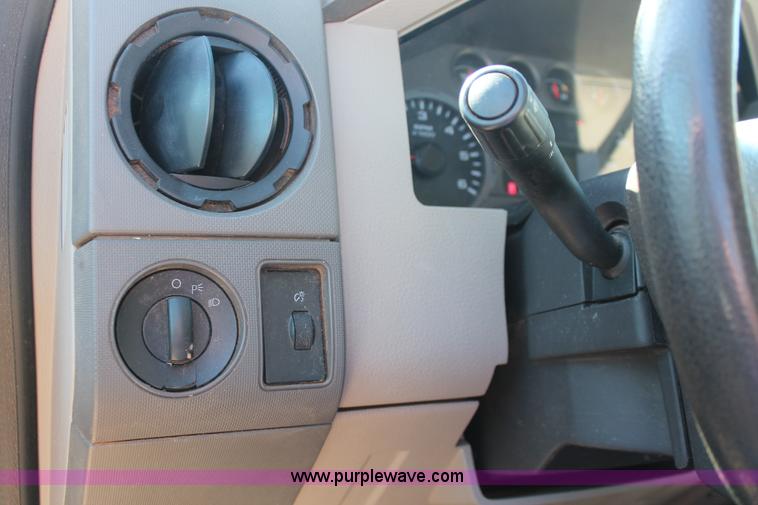 image for item H5520 2008 Ford F450 Super Duty XL SuperCab flatbed truck