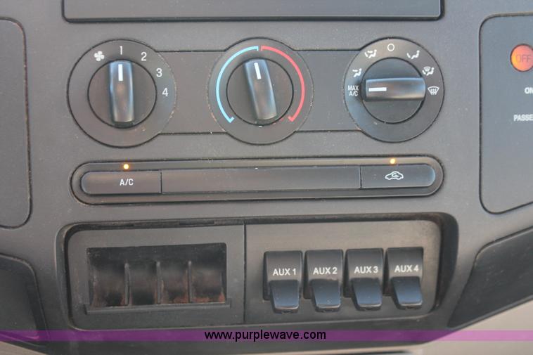 image for item H5520 2008 Ford F450 Super Duty XL SuperCab flatbed truck