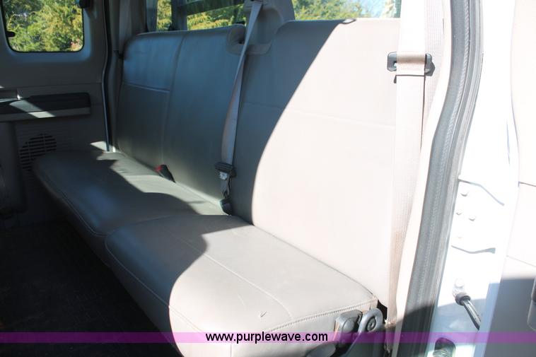 image for item H5520 2008 Ford F450 Super Duty XL SuperCab flatbed truck